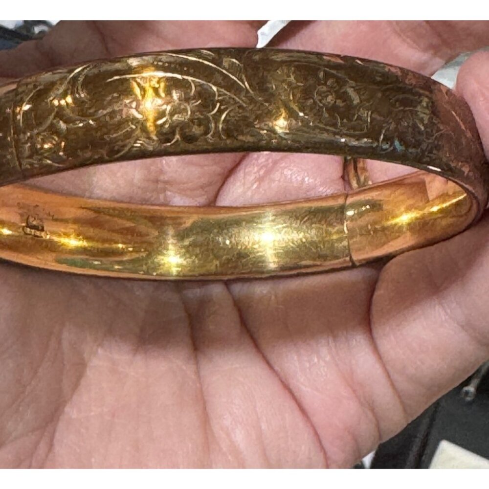 Victorian MH Co 12k Gold Shell Floral Repousse Hinged Bangle Bracelet - Picture 6 of 6